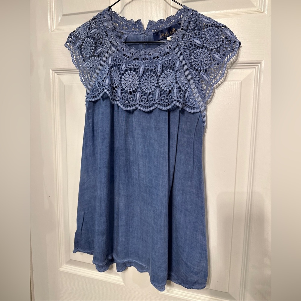 Blue Rain M Women Blue shirt Tank top Sleeveless With lace Accents Rayon